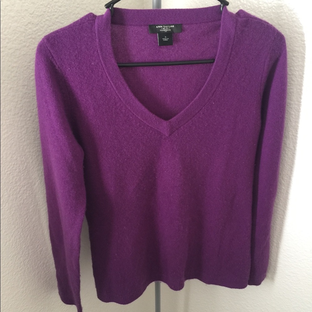 Ann Taylor Cashmere V-neck sweater S